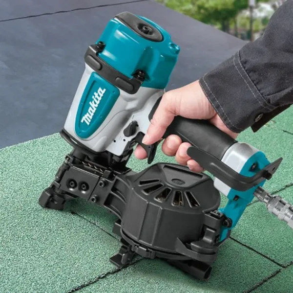 MAKITA AN454 Klincovačka pneumatická stavebná 19-45 mm 1
