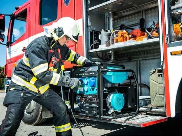 HERON 8896145 Elektrocentrála benzín 8,2kW/230V + Merač vzdialenosti laserový do 50m 10
