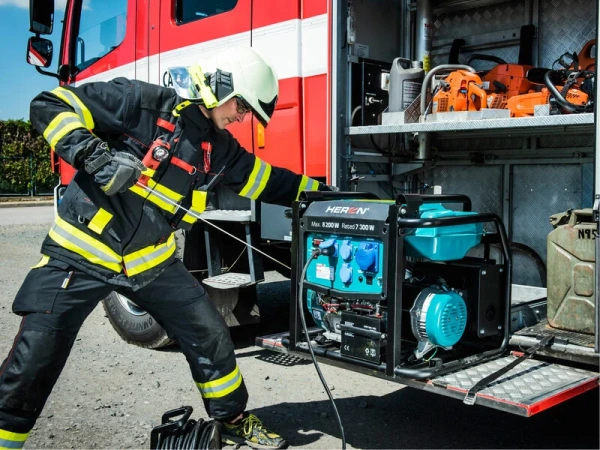 HERON 8896145 Elektrocentrála benzín 8,2kW/230V + Merač vzdialenosti laserový do 50m 9